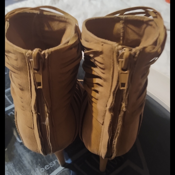 Shoe Dazzle Fringe High Heels - Picture 3 of 7